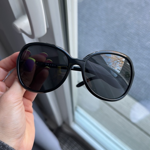 Prada sunglasses SPR25L gently used - Picture 6 of 8